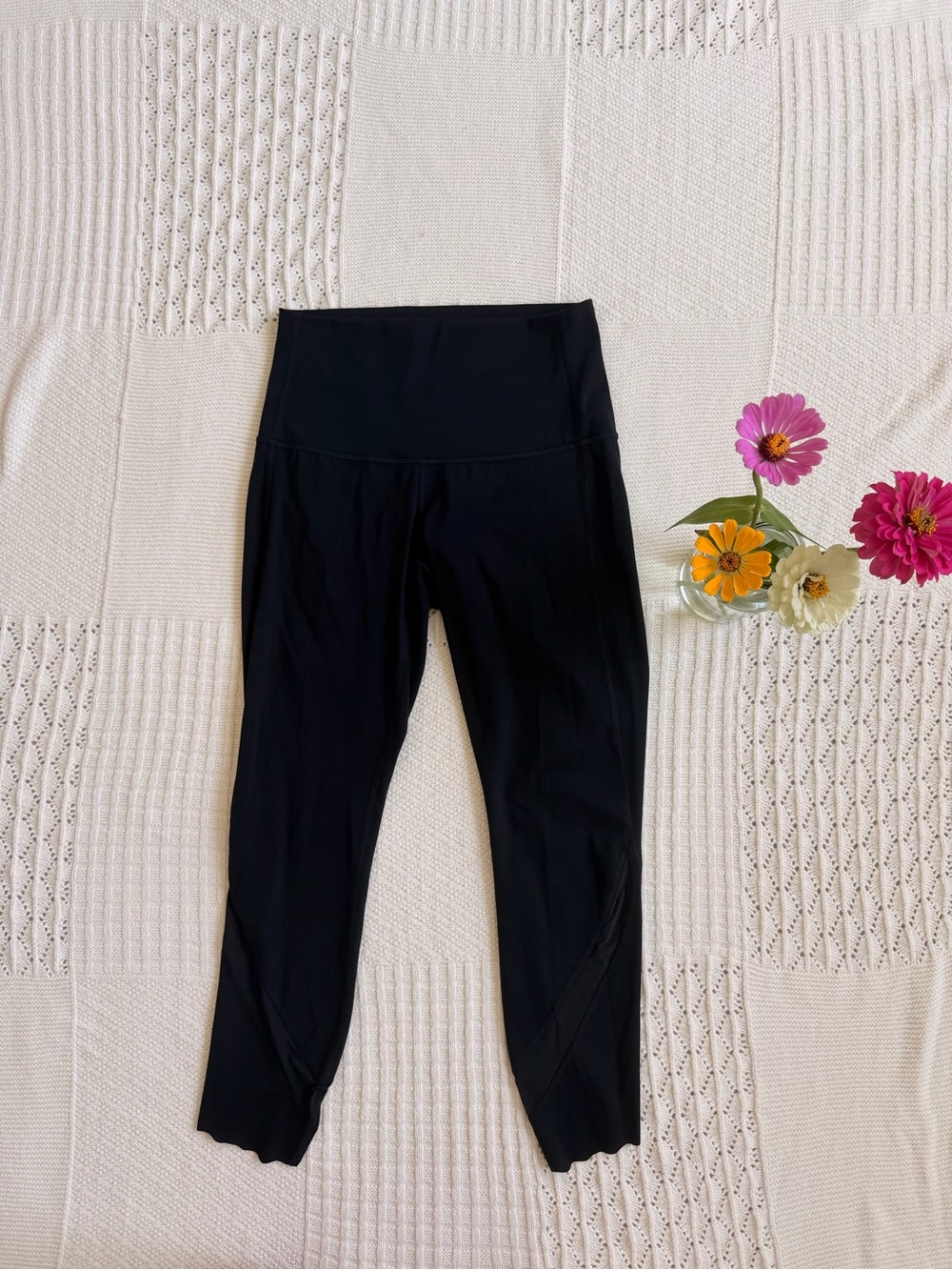 lululemon athletica wunder under scalloped hem high rise crop size 6 - Picture 2 of 6